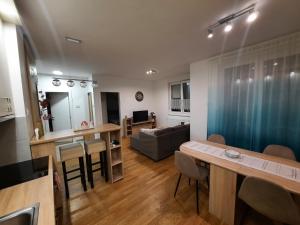 Lux Advent Apartment的厨房或小厨房
