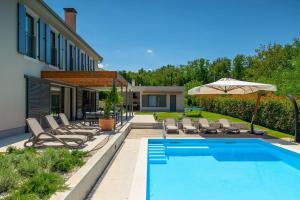 Kolam renang di atau dekat dengan Modern villa Fritula with pool in Vizinada