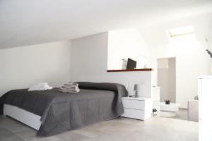 Al civico 5 - Mondern Apartments & Suite! tesisinde bir odada yatak veya yataklar