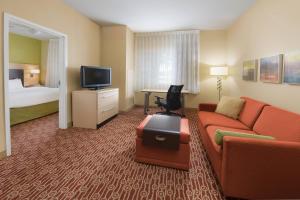 TV a/nebo společenská místnost v ubytování TownePlace Suites by Marriott Lake Jackson Clute