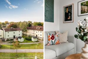 sala de estar con sofá y ventana en Cosy Urban Home in Stockholm, en Estocolmo