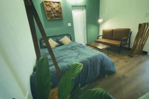 Giường trong phòng chung tại BabaHouse2 - Homestay TP Vinh, view sân vườn
