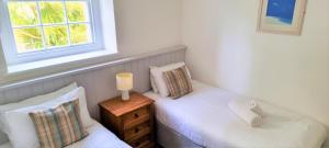 Cama ou camas em um quarto em Tregenna Castle Resort