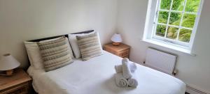 Cama ou camas em um quarto em Tregenna Castle Resort