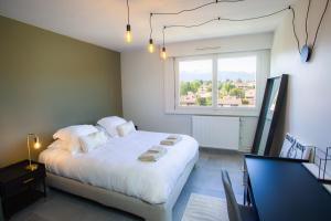 Ένα ή περισσότερα κρεβάτια σε δωμάτιο στο Appartement moderne 2 chambres