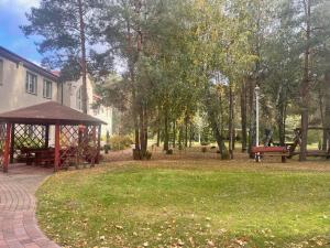 a park with a picnic table and a gazebo at HOTEL MOTEL S5 in Bydgoszcz