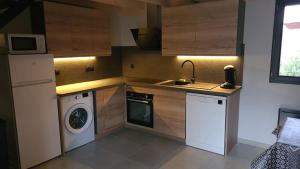 a kitchen with a washing machine and a washer at Le Toit du Cambre d'Aze in Saint-Pierre-dels-Forcats