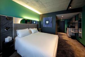 Mercure Hotel Delémont客房内的一张或多张床位