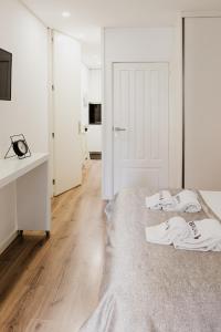 Postel nebo postele na pokoji v ubytování Bruval Premium Apartments - Sé Porto