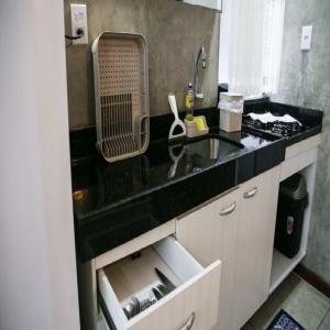 STUDIO 201 | WIFI 600MB | RESIDENCIAL JC, um lugar para ficar.的厨房或小厨房