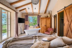 Voodi või voodid majutusasutuse Family villa Rapavel with pool in Visnjan toas +41 fotot