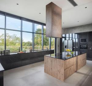 Η κουζίνα ή μικρή κουζίνα στο Luxury villa Valens with wellness in Tinjan