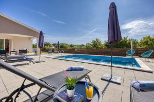 Πισίνα στο ή κοντά στο Villa Brijona