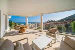 a living room with a view of the ocean at Luxueux appartement - Vue mer - Parking - AZ in Beausoleil
