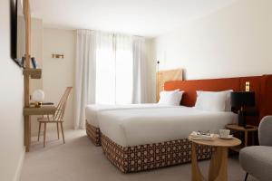 Postel nebo postele na pokoji v ubytování Le Plessis Grand Hotel