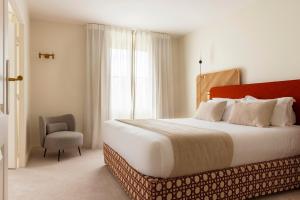 Postel nebo postele na pokoji v ubytování Le Plessis Grand Hotel