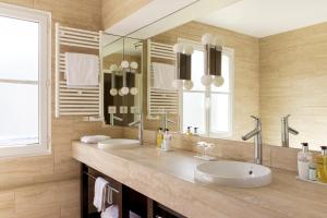 Koupelna v ubytování Le Plessis Grand Hotel + 37 fotografií