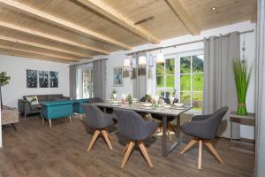 Ruang duduk di Hochalmbahnen Chalets Rauris 1-03 Maislaufeldweg 1c