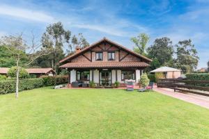 a house with a green lawn in front of it at Fidalsa Serenity by the Sea in Somo