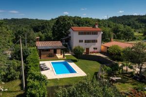 Πισίνα στο ή κοντά στο Villa Casa Bastiani with pool and grill in Buje