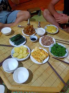 a table with plates of food on a table at Triệu Chương Homestay in Cao Bằng