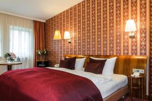 Postel nebo postele na pokoji v ubytování Akzent Hotel Goldner Hirsch