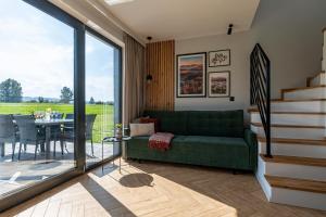 Posedenie v ubytovaní Białka i Skałka domki z jacuzzi i widokiem na góry - jacuzzi and mountain view