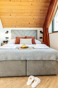 Posteľ alebo postele v izbe v ubytovaní Białka i Skałka domki z jacuzzi i widokiem na góry - jacuzzi and mountain view