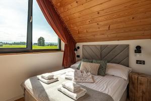 Posteľ alebo postele v izbe v ubytovaní Białka i Skałka domki z jacuzzi i widokiem na góry - jacuzzi and mountain view