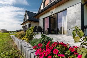 Vonkajšia záhrada v ubytovaní Białka i Skałka domki z jacuzzi i widokiem na góry - jacuzzi and mountain view