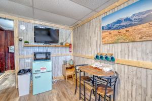 Køkken eller tekøkken på 7Cozy Dog Friendly Private Room Downtown Leadville