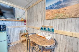 Køkken eller tekøkken på 7Cozy Dog Friendly Private Room Downtown Leadville + 29 billeder