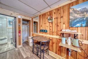 Fotografie z fotogalerie ubytování 6 Renovated Cozy Room Dog Friendly Motel Leadville v destinaci Leadville