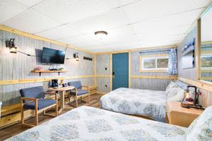 Postel nebo postele na pokoji v ubytování 5Cozy Dog Friendly Private Room Downtown Leadville