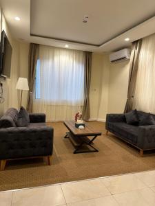 Et sittehjørne på فندق جارة الغيم للاجنحة الفندقية