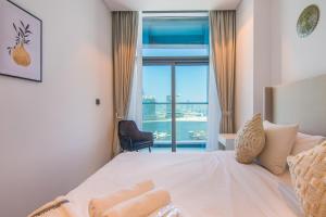 Postel nebo postele na pokoji v ubytování Amazing 1BR in Business Bay with Burj Khalifa View