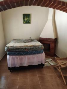 a bedroom with a bed in a room at sitio rústico caconde in Caconde