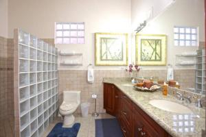 a bathroom with a toilet and a sink at Casa Buena Vista in Coco