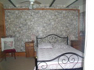 מיטה או מיטות בחדר ב-Chez Jean Marc et Corinne
