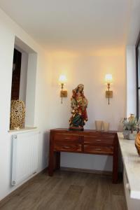 a room with a table with a statue on it at Ferienhaus „Casa Lore“ in Frankenheim