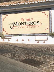 ein Zeichen für die los montecosos los alamos los nations de in der Unterkunft Pueblo los Monteros in Marbella