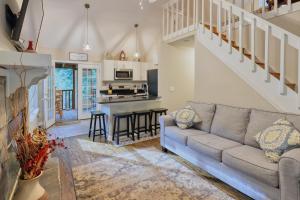 a living room with a couch and a kitchen at Laurel Creek in Helen