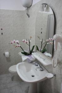 Bathroom sa Hotel Tre Monti