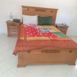 Postel nebo postele na pokoji v ubytování Benmoumou