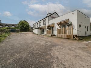 an empty road in front of a white building at Rabbits Warren in Lydney