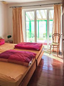 Säng eller sängar i ett rum på One bedroom house with lake view and enclosed garden at Tourmakeady/Derrypark
