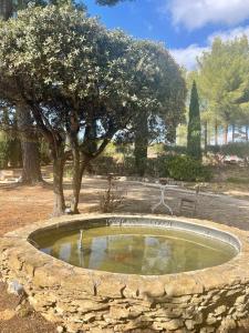 a small pool of water in a stone wall at Le Cigalon in Le Beausset