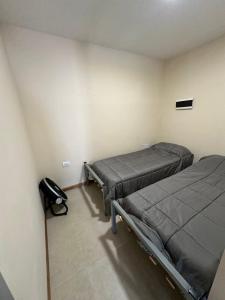 a bedroom with two beds in a room at Departamento en capital Mendoza 2 ubicadisimo estacionamiento incluido in Mendoza