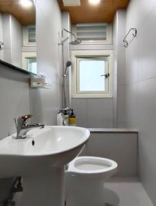 Bilik mandi di 東海小時光 Tong Hai Time Homestay