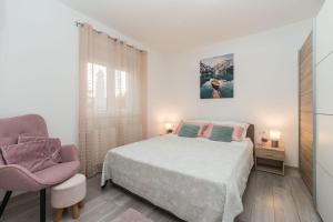 Ένα ή περισσότερα κρεβάτια σε δωμάτιο στο Villa Nicolle only 50meters from the beach - by TA Leut Agency +66 φωτογραφίες